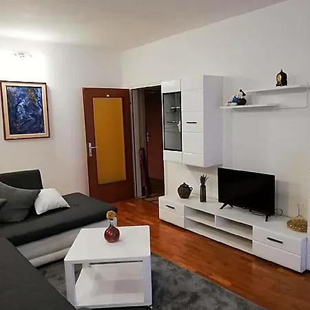 1202 Ξενοδοχείο Banjole